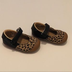 Stride rite leopard shoes